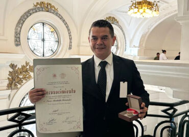 Medalla al Mérito Docente para el Dr. Oscar Membrillo Hernández