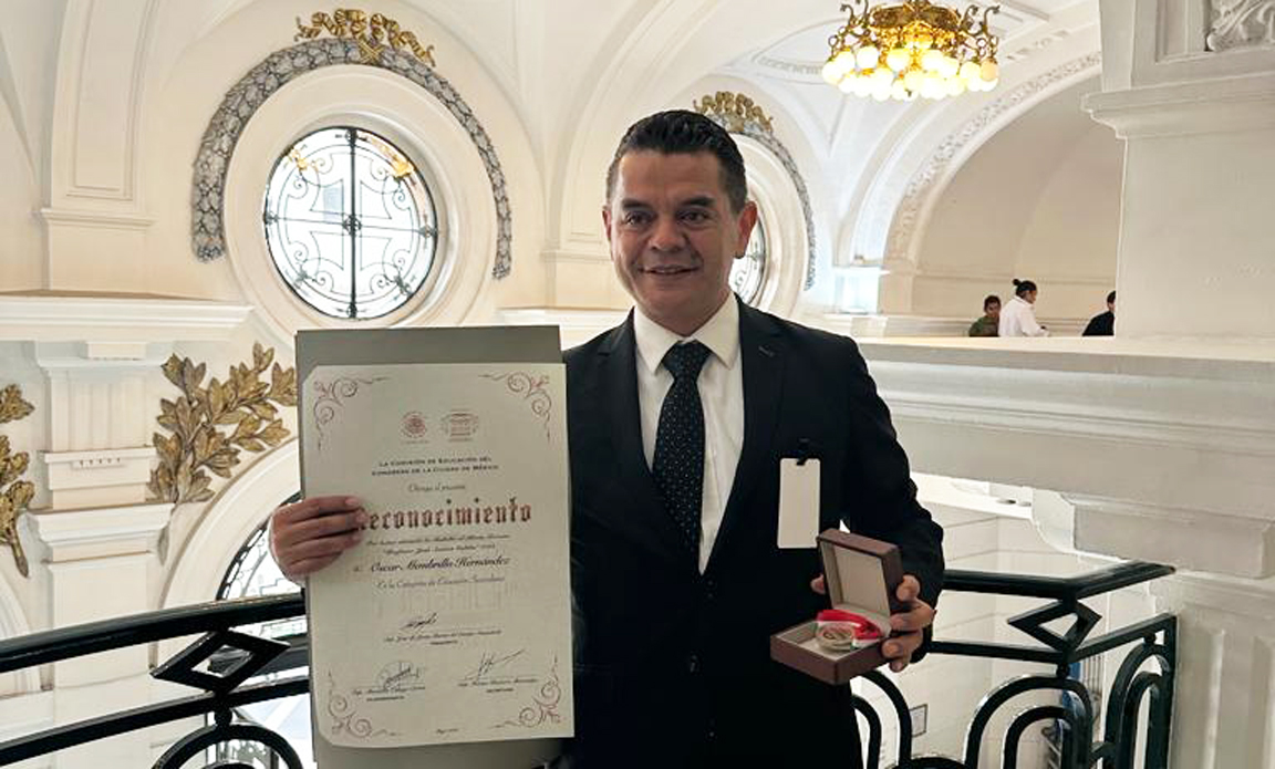 Medalla al Mérito Docente para el Dr. Oscar Membrillo Hernández